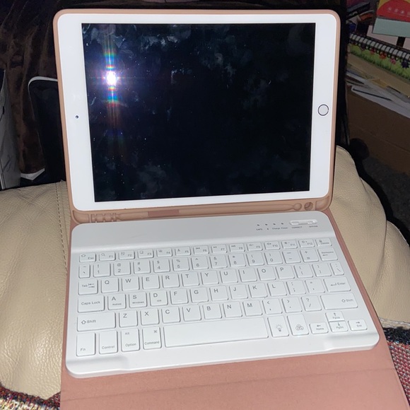 Rose gold iPad 8th gen w/ case and keyboard - Picture 2 of 6